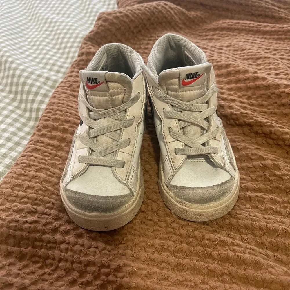 Nike Blazer Size 9C